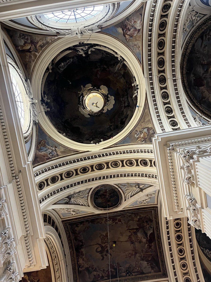 pancake_head_'s tweet photo. Obsessed with this minion ballon that floated to the top of the Basilica—an angel has earned its wings. https://t.co/LY0FbKWVOI