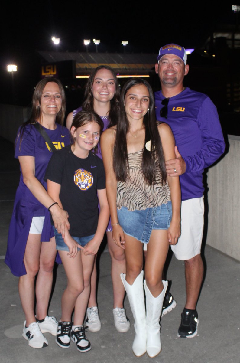 UnityCoachJosh's tweet image. The weekend with my 🌎 is officially over. What an awesome time with @hayliej2026 on her visit to @RaginCajunsSB and time with @ryliej2025 in the BTR! ✈️ heading back to reality and work! Love all my time with the Johnson 5!