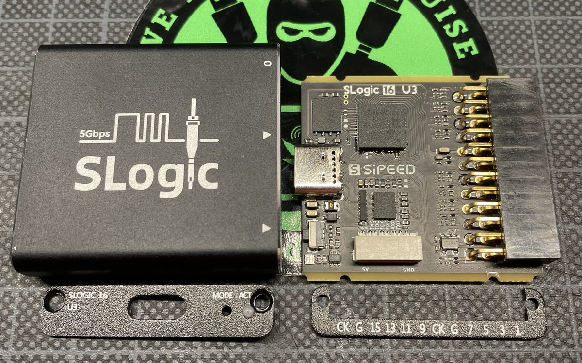 CyberAntani's tweet image. As seasoned hardware hacker I had to put my hands on it and try it out! Here a quick overview and teardown of this little fella: 𝐭𝐡𝐞 𝐒𝐋𝐨𝐠𝐢𝐜 𝟏𝟔𝐔𝟑 𝐥𝐨𝐠𝐢𝐜 𝐚𝐧𝐚𝐥𝐲𝐳𝐞𝐫! 😍🏴☠️