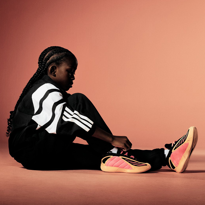 KicksDeals's tweet photo. Ending soon, the NEW "With Love" adidas Anthony Edwards 2 is available in select sizes for $97.50 + shipping.

BUY HERE -> https://t.co/digIlQE364 (use promo code PUMPKIN25 at checkout)

Use above code to cop YOUTH sizes for $75 + shipping: https://t.co/zmwxOrHSrs https://t.co/b6ZatMKFZ3