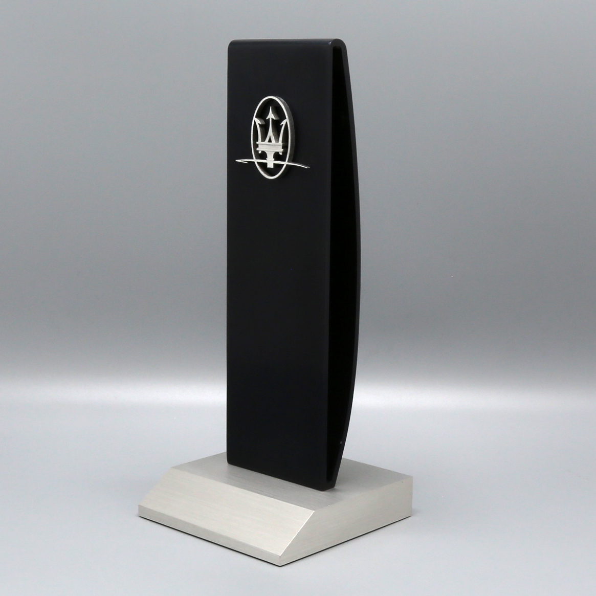 Cristaux's tweet image. When the spotlight hits, your award should speak volumes.
Designed to be remembered. Built to be photographed.

#EventDesign #AwardShow #CristauxProductions#Maserati