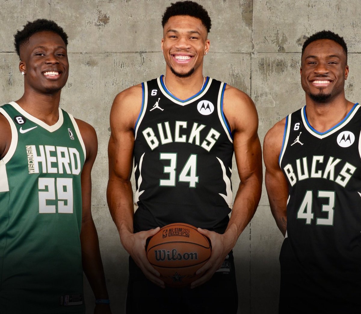 mymixtapez's tweet photo. For the first time in NBA history, three brothers are on active roster contracts with the same team.

All three Antetokounmpo brothers—Giannis, Thanasis, and now their youngest brother Alex—are signed to the Milwaukee Bucks. https://t.co/nDO8HTIBJr