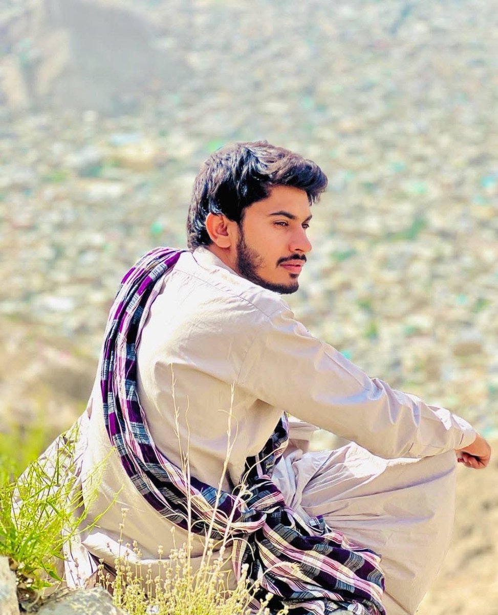 darwarbaloch57's tweet photo. یکے گوں مگراز چنان انت دومی نشتگ کنت بچیل 
اُمر  شگْوَستاں چِن ءُ  مان دئے ءَ  گنداں وھد ءِ  ذالاں من 

بیگواھی ءِ  دراجیں دمکے داں کہ چمے کار کنت رؤت  
من  اوں روچے  عکسے باں گوں اے کہ ننداں ہڑتالاں من
#ReleaseSaqibBuzdar
#EndEnForcedDisapperances https://t.co/HmnW63motr