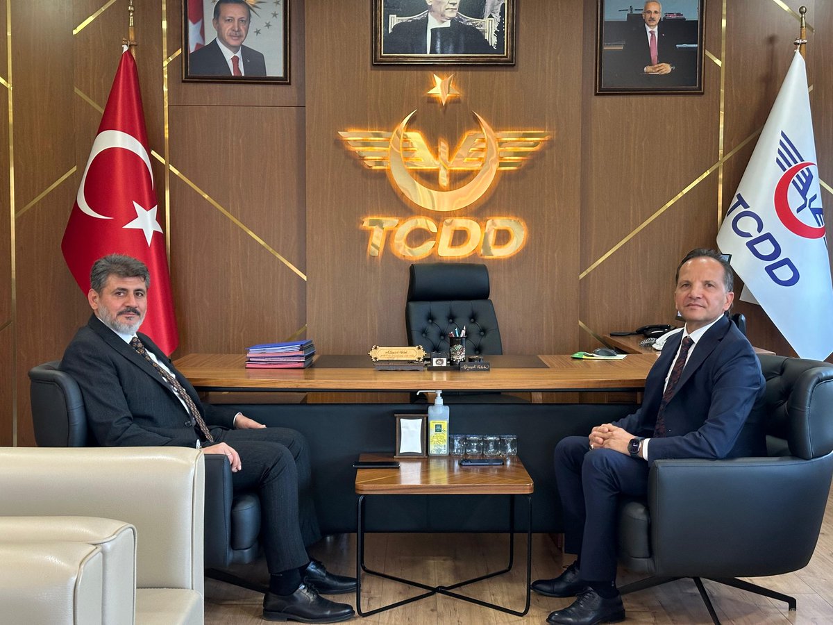 📍Adana 

Devlet Demiryolları 6. Bölge  Müdürü Ali Seydi Felek ile, şehrimiz demiryolları yatırımları hakkında değerlendirmeler de bulunduk. 

Her alanda Kahramanmaraşımız için durmadan çalışmaya devam ediyor, yatırımların takipçisi oluyoruz.