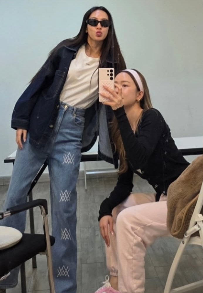 those kind of selca is like she wants to flexing her puppy

ENJOY 28TH BORN TO BE LOVED
#Enjoy28WithEndlessLove #EnjoyJune