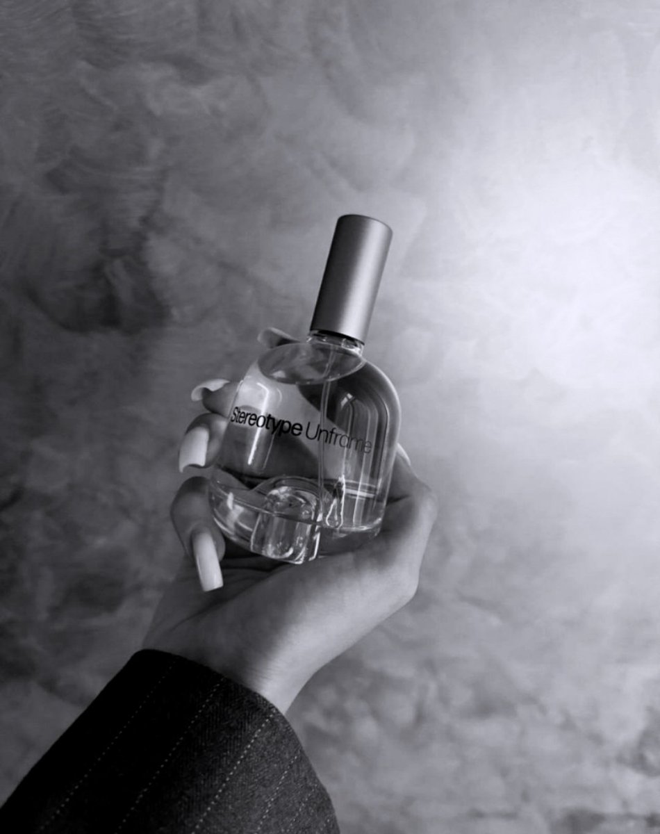 и может быть действительно.
может меня спасти только он!
продюсер, мой продюсер.
сделай мне хит на миллион!