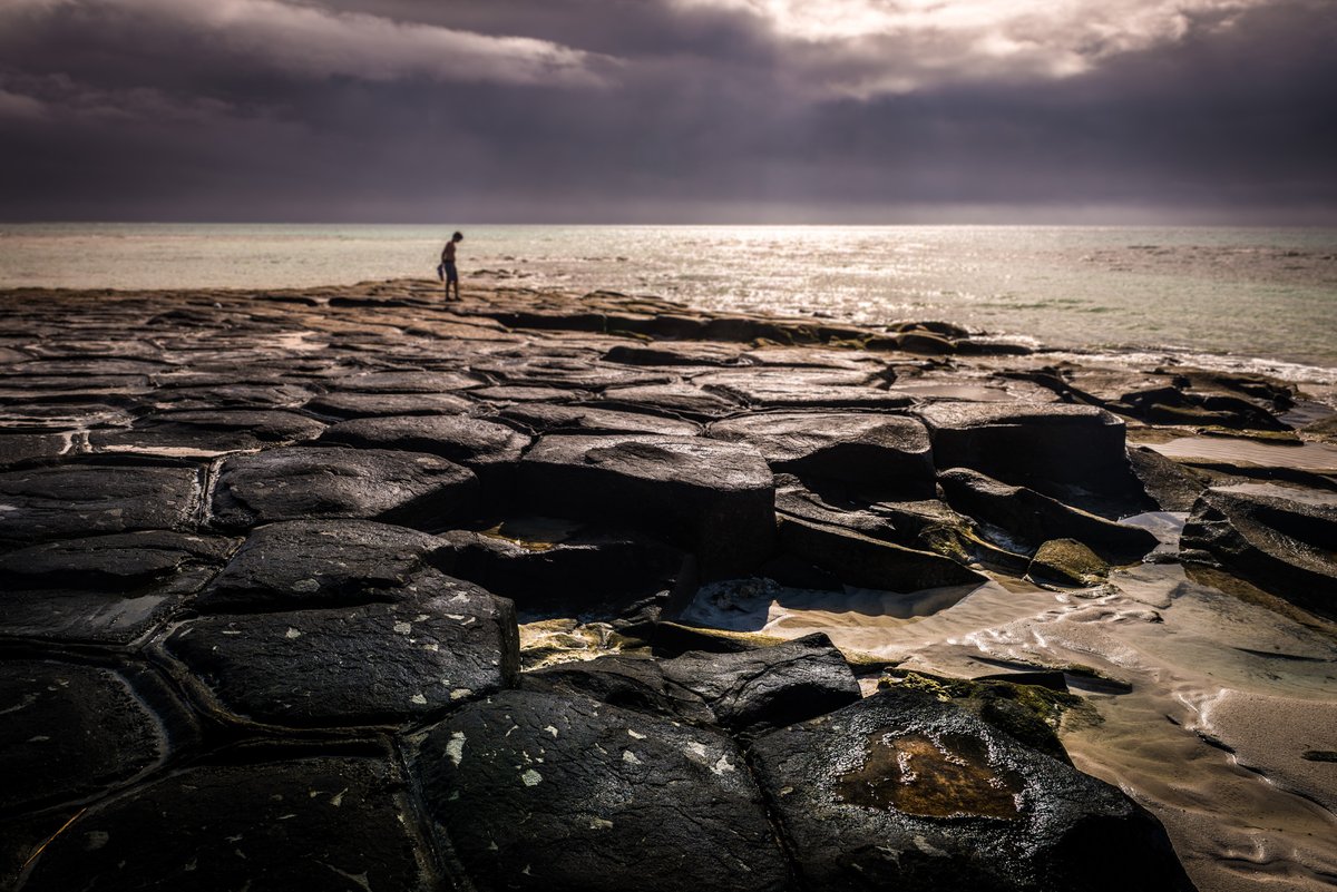 Kumejima, perle cachée d’Okinawa 🌙🐾 Entre plages féériques, roches sculptées par le temps et chats curieux, l’île dévoile toute sa magie. ✨ japonsecret.fr/kumejima/
