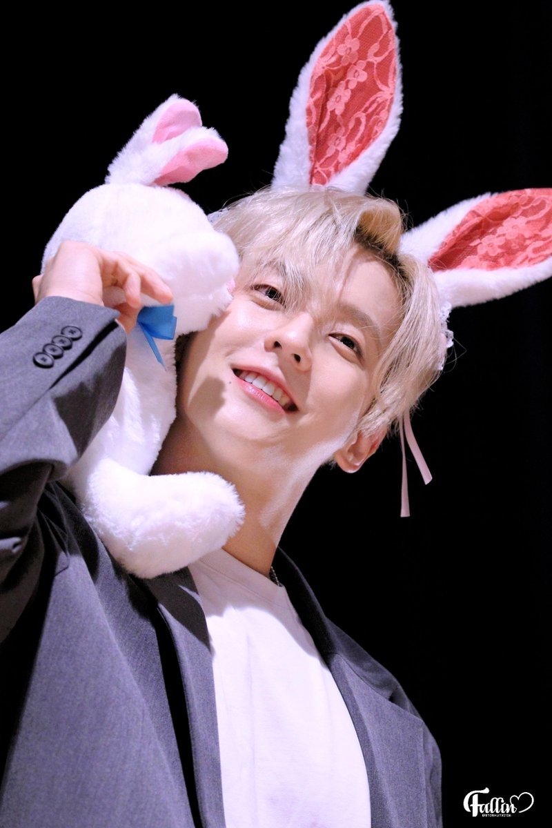 20251010 일본팬싸🐰
#비투비 #BTOB #HOOK #WHO_KING
#이민혁 #LEEMINHYUK #허타 #HUTA
#허타람찌 <a href="/btob2mh/">HUTA</a>