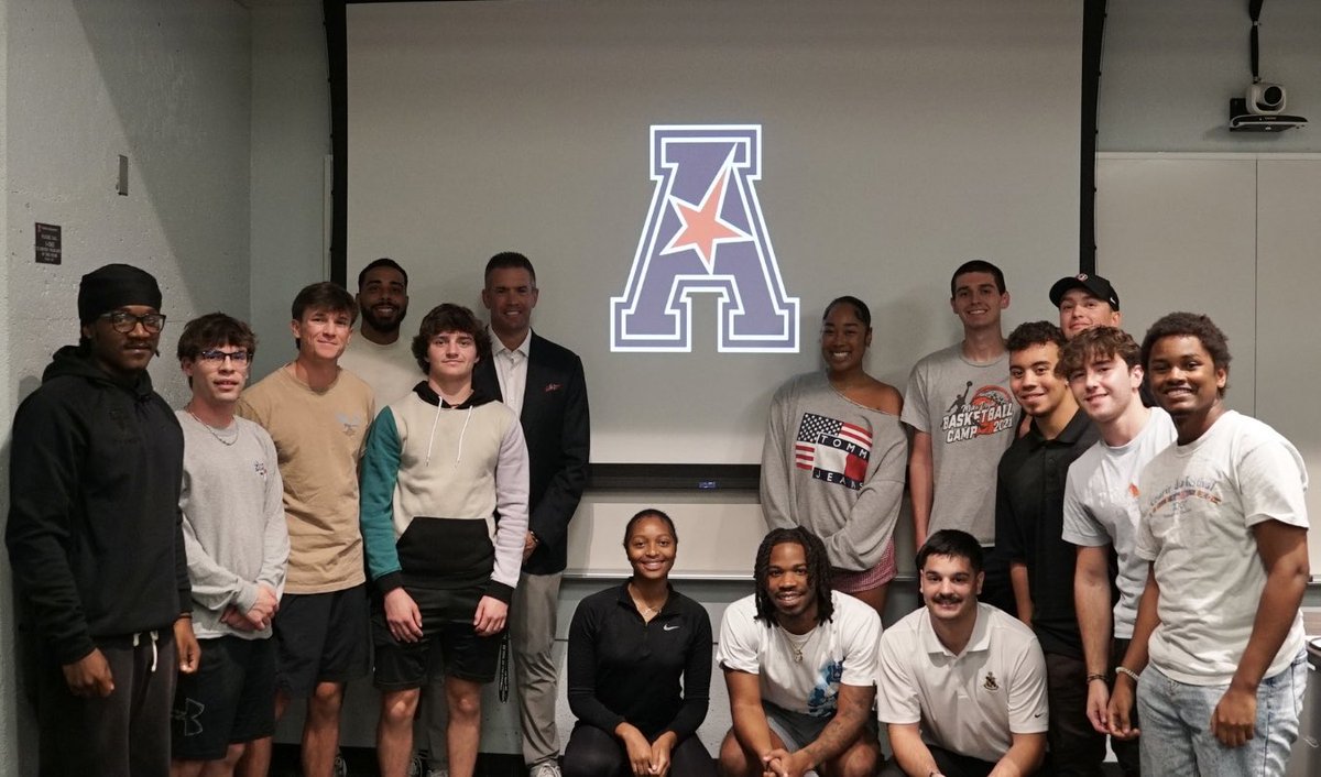 Last week <a href="/Tim_Pernetti/">Tim Pernetti</a> , the Commissioner of the American Conference spoke to us at Broad St. NIL and our fellow STHM students. The word of the day was transparency👀🍒 
Thank you again for taking the time to speak with us!
#TempleSTHM #AmericanConference #NIL #TempleUniv