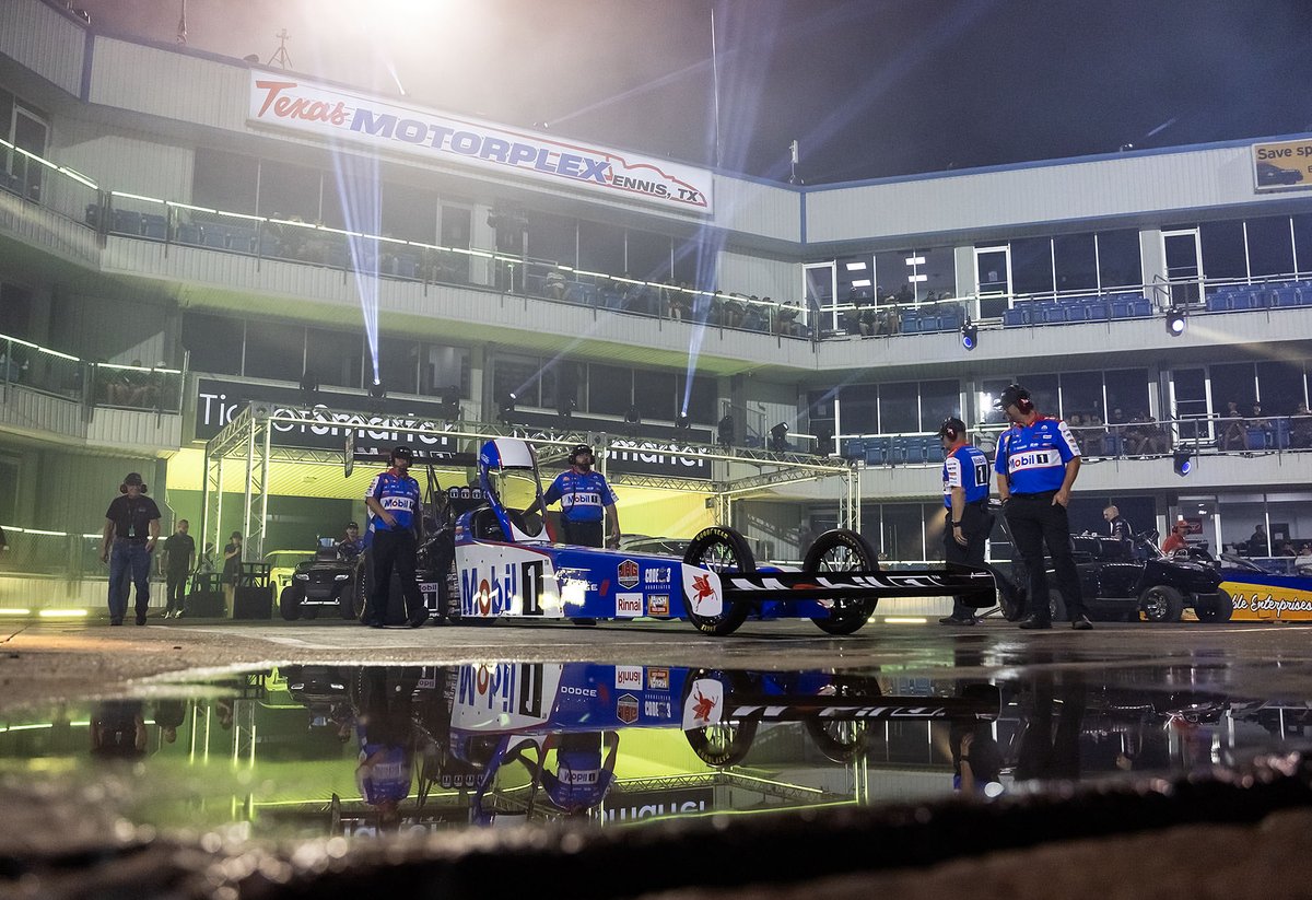 TSRnitro's tweet image. Hats off to @txmplex for always putting on a great event at the #FallNats. 🤠

#TSRnitro | #NHRA | #Dodge | @MattHagan_FC | @LeahPruett_TF | @TonyStewart | @jhgdriven | @Mobil1 | @mobil1racing