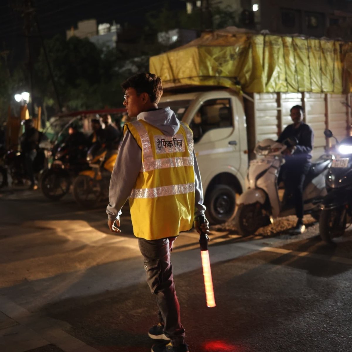 trafficmitra_'s tweet photo. आइए, ट्रैफिक मित्र बनें और जिम्मेदारी निभाएं! 🚗✅🚦

#trafficawareness #inodre
#trafficmitraindore #TrafficMitra
#RoadSafetyFirst #SafetyAwareness 
#pushyamitrabhargav https://t.co/QXAmH4PZ9U