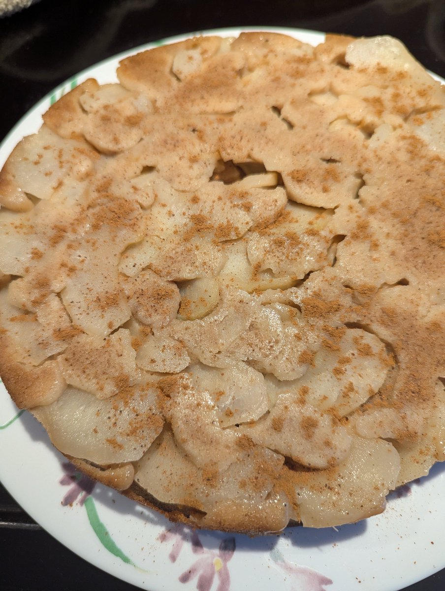 TrueEager's tweet image. #KitsWhoCook

Upside down gluten-free apple spice cake.

I made two. 

The first got demolished for Thanksgiving dinner and the ultimate seal of approval was my teenage nephew asking for a second slice.