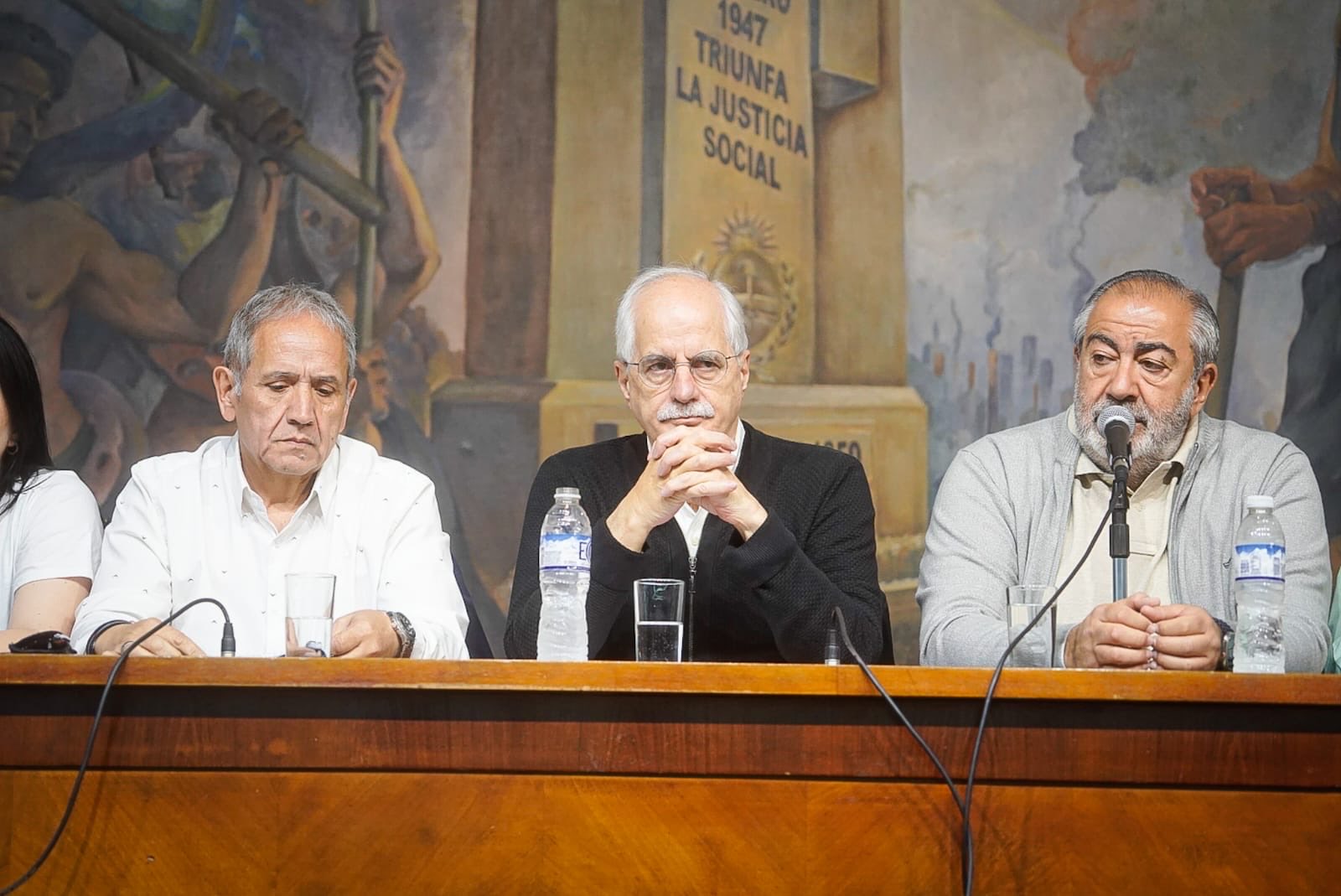 En Azopardo, rodeado de la cúpula de la CGT y junto a los candidatos de extracción sindical, Taiana aseguró que "al Gobierno ya le picaron el boleto“