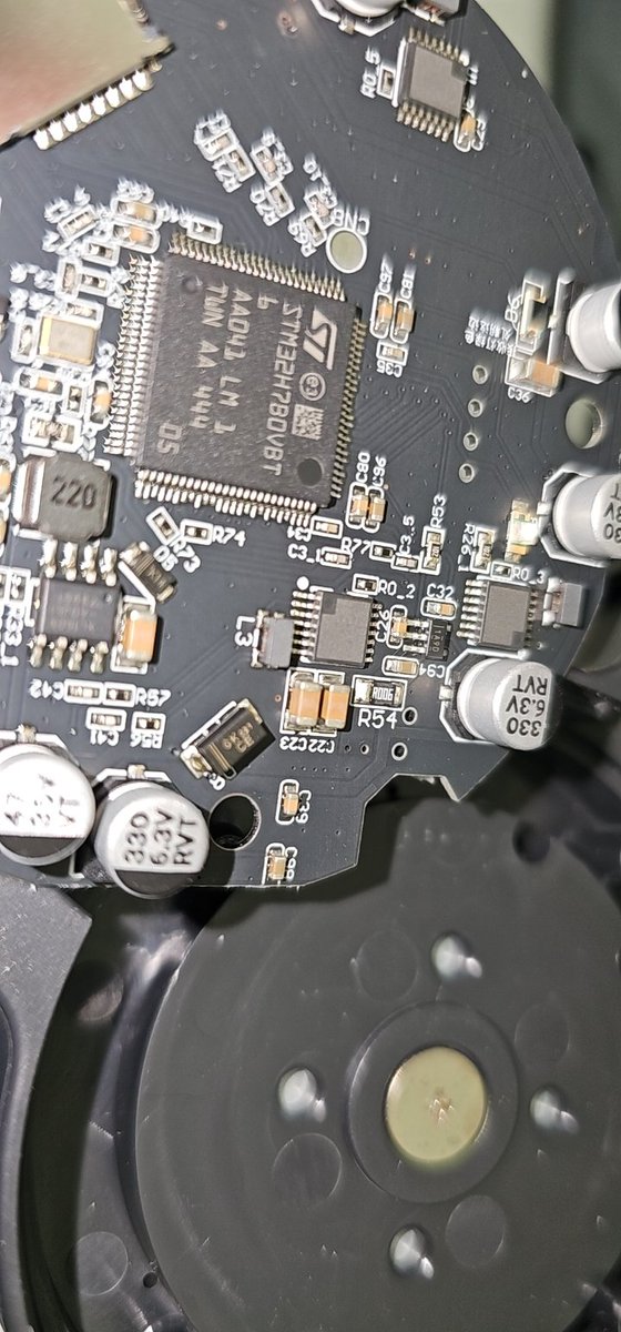 Jinusian's tweet image. Inside Hologram display: Controller with custom #esp32 Module and #stm32 MCU.
2000X684 Pixels.