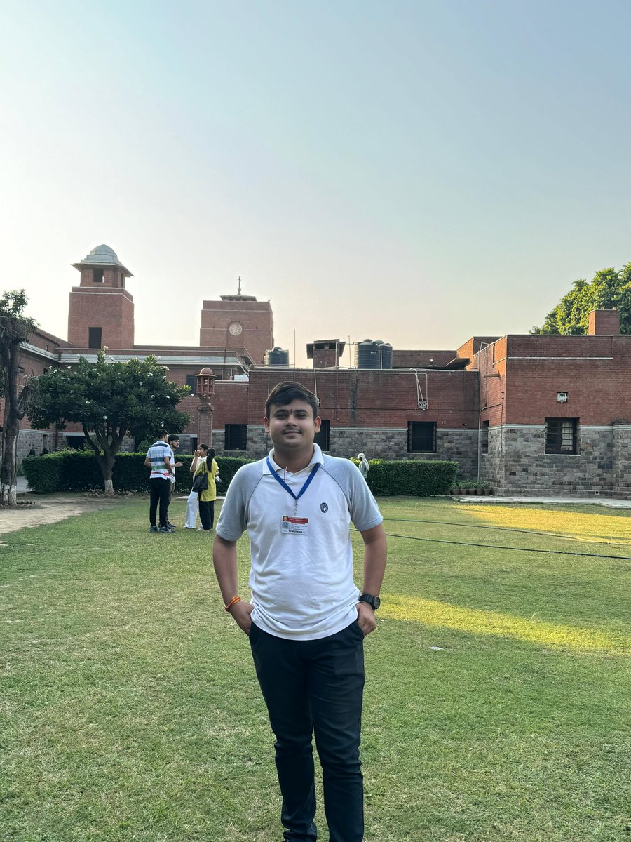 Lovesharma2006's tweet photo. Got selected and invited to an enriching 'historical' lecture by prof. Amar farooqui  legend of history at the heart of DU... st.stephens https://t.co/Yt3PEfVzoY of Delhi 

#St. Stephen's #College Life #Learnin https://t.co/bTmoQGJs42