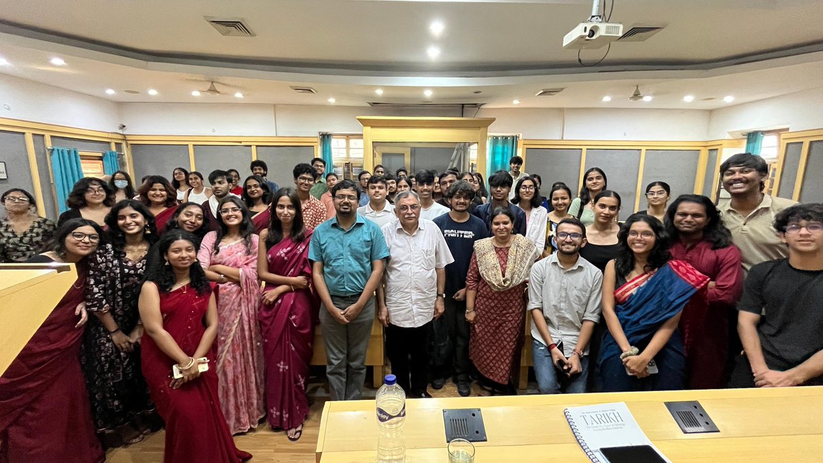 Lovesharma2006's tweet photo. Got selected and invited to an enriching 'historical' lecture by prof. Amar farooqui  legend of history at the heart of DU... st.stephens https://t.co/Yt3PEfVzoY of Delhi 

#St. Stephen's #College Life #Learnin https://t.co/bTmoQGJs42
