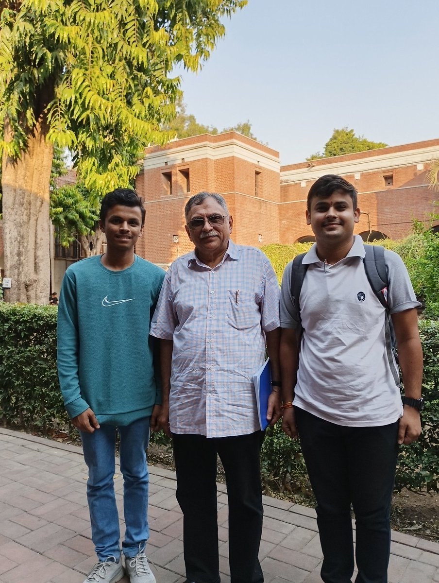 Lovesharma2006's tweet photo. Got selected and invited to an enriching 'historical' lecture by prof. Amar farooqui  legend of history at the heart of DU... st.stephens https://t.co/Yt3PEfVzoY of Delhi 

#St. Stephen's #College Life #Learnin https://t.co/bTmoQGJs42