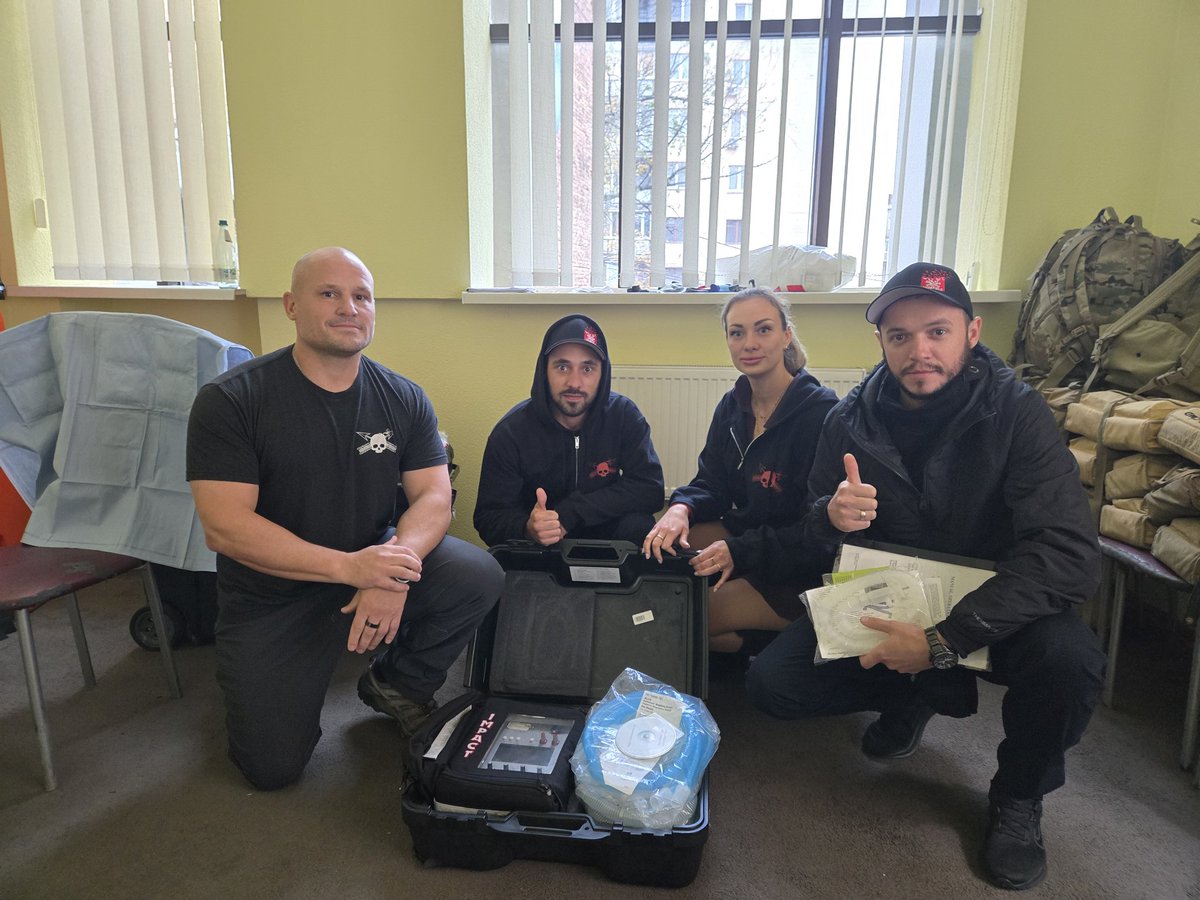 Ryan Hendrickson (@tipofthespear42) on Twitter photo Was amazing seeing my good buddy <a href="/gaz_EOD/">Gaz M π¬π§</a> yesterday. He didn't have to make the drive completely out of his way but he did to donate a ventilator to our team which enhances our medics life saving abilities. Was great to grab dinner and just spend the evening catching up. You know Was amazing seeing my good buddy <a href="/gaz_EOD/">Gaz M π¬π§</a> yesterday. He didn't have to make the drive completely out of his way but he did to donate a ventilator to our team which enhances our medics life saving abilities. Was great to grab dinner and just spend the evening catching up. You know