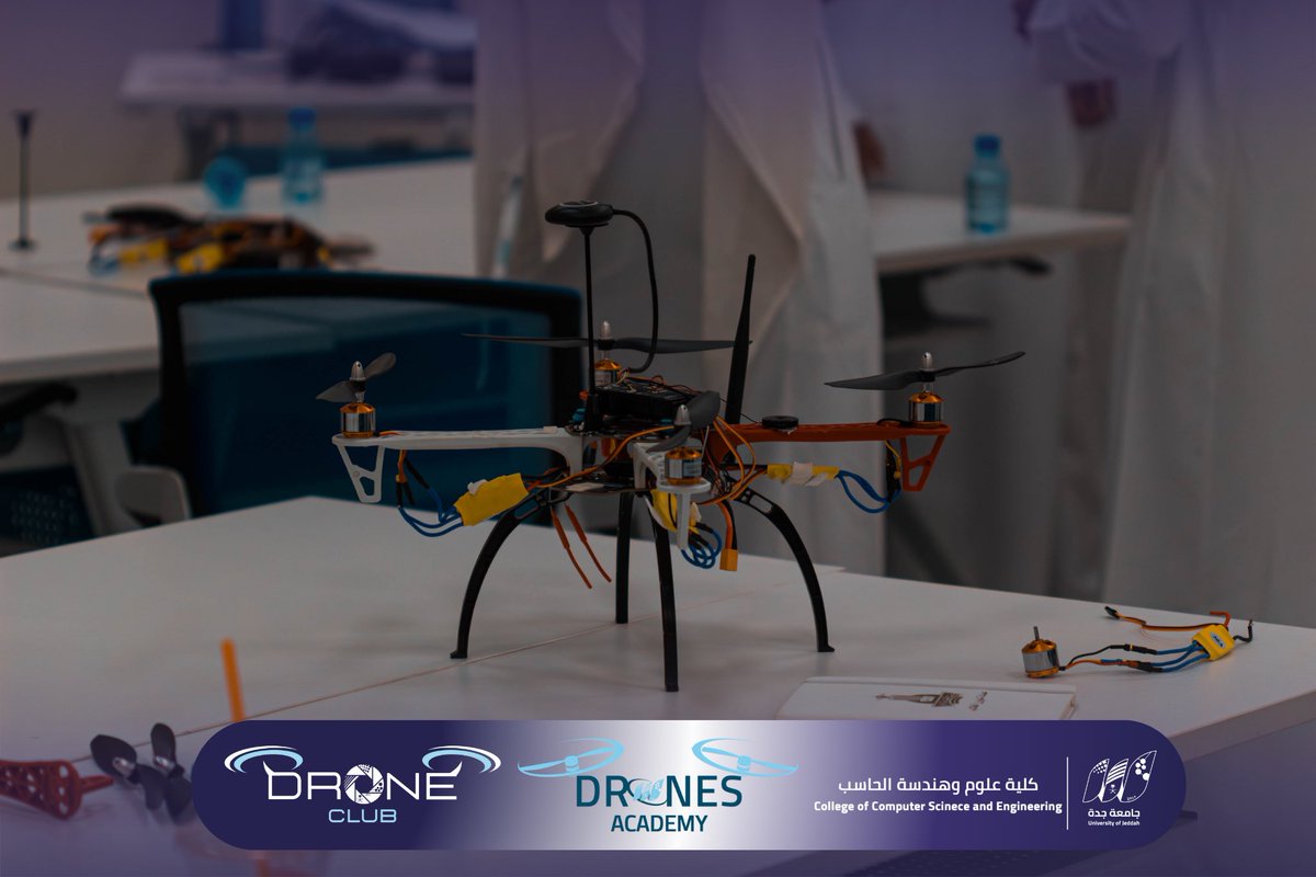 Drones_Aca_Uj's tweet photo. نظم نادي الدرون الطلابي برعاية أكاديمية الدرونز
ورشته التعريفية الأولى بعنوان "مدخلك إلى عالم الدرون" بتقديم م. مازن نجوم 

قدّمت الورشة لمحة عن الطائرات بدون طيار وتطبيقاتها المستقبلية، مع تجربة محاكاة للطيران✨

شكرًا لتفاعلكم، ونراكم في الورش القادمة! 💜
#DRONECLUBUJ https://t.co/udOnZQ5pF1