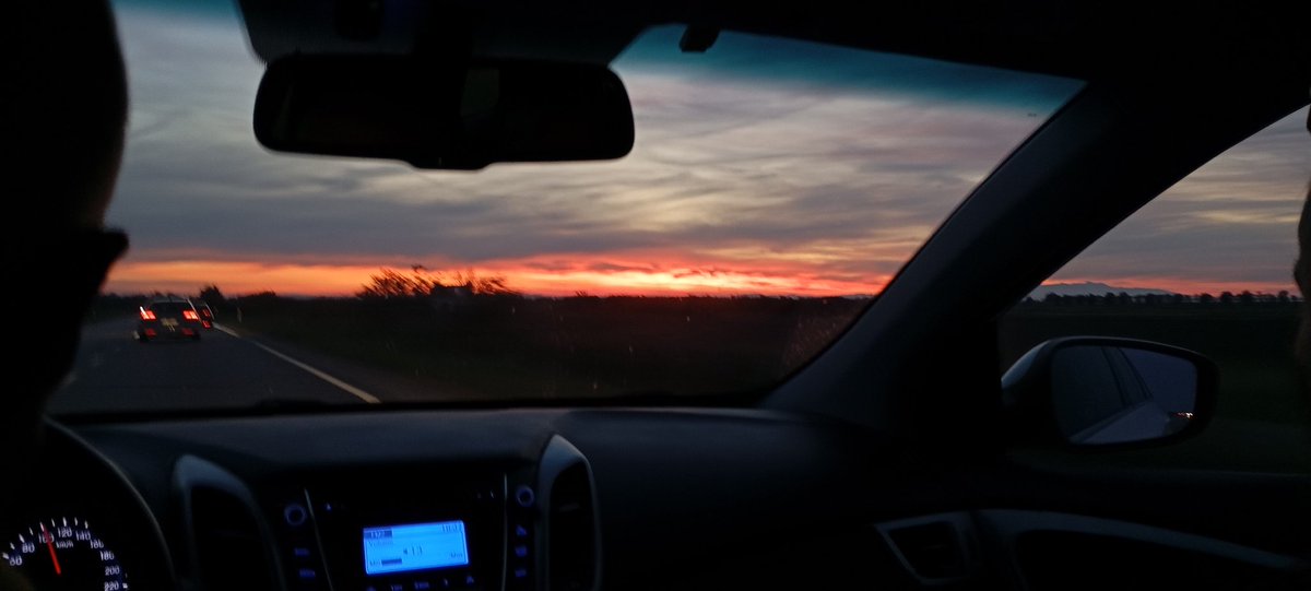 Ritorno a casa con tramonto infuocato