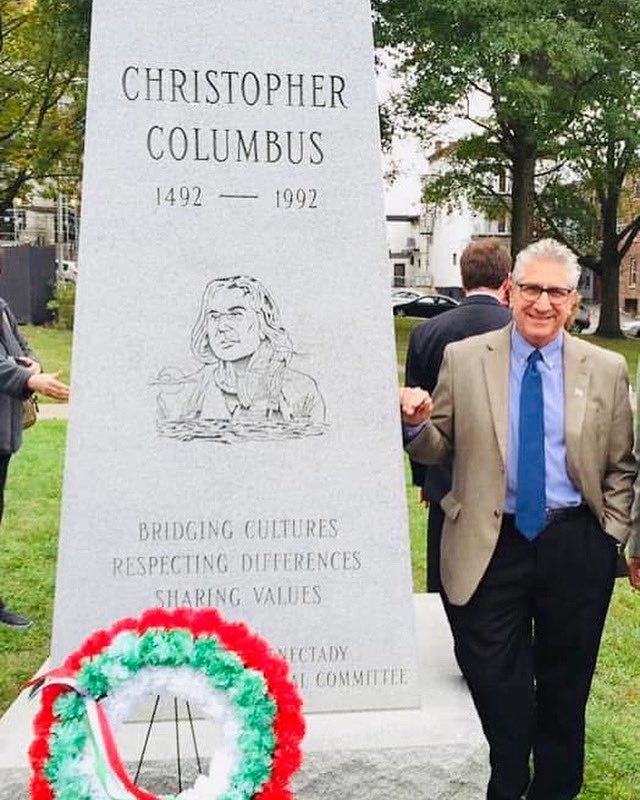 🇺🇸🇮🇹Happy Columbus Day! In this melting pot that's America, we should be proud of all our diverse backgrounds and heritages including those of us of Italian ancestry who celebrate all those Italians who helped build our great country.