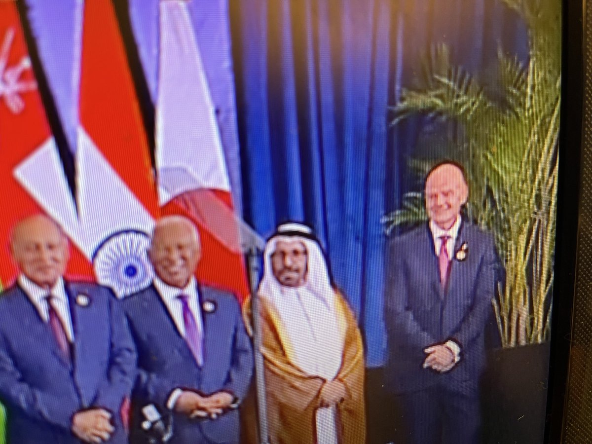 stabrunsmith's tweet image. På vingen her står altså FIFA-president sammen med verdenslederne i Sharm El-Sheikh.