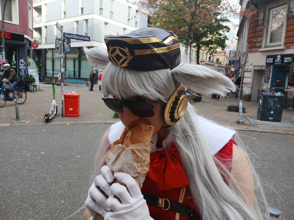 grown ass man cosplays Gold Ship