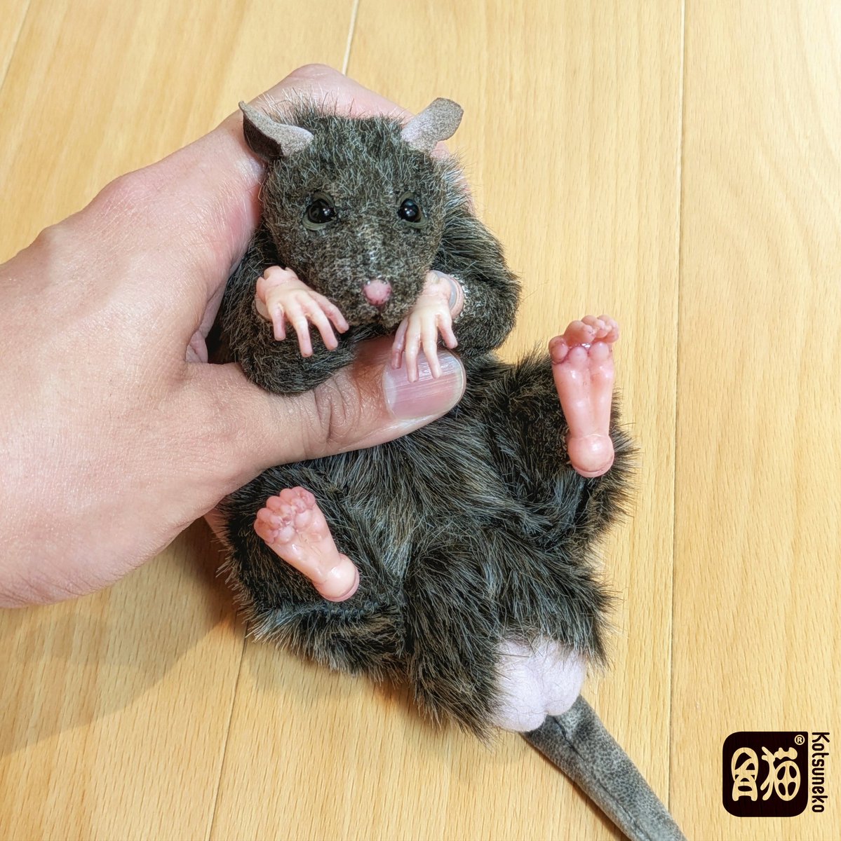 度々タマタマを改造されるかわいそうなネズミ。
下半身パーツの変更ついでに脚のカカトも変えて立ち姿が少し変わった。
タマの付け根の動きがまだ気になる。