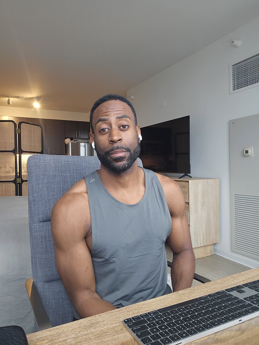 I hope you're having a great Monday! #Monday #newworkweek #workfromhome #gay #lgbt
