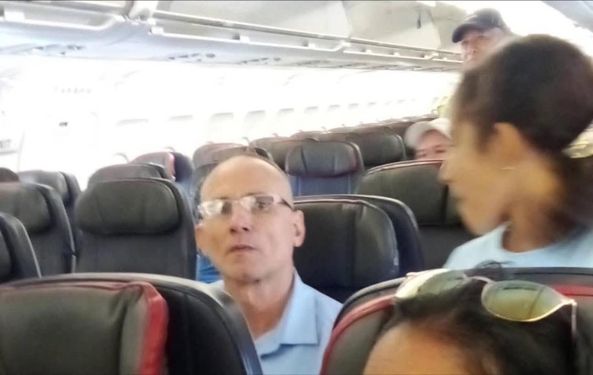 FrankElMakina's tweet image. DE LA PRISIÓN A UN AVIÓN RUMBO A EEUU.
Así fue la salida del valiente patriota cubano, cuyo pueblo no lo merece, José Daniel ferrer, quien por años luchó a su forma y con sus fuerzas contra la dictadura cubana. Un preso político menos, faltan más de mil.