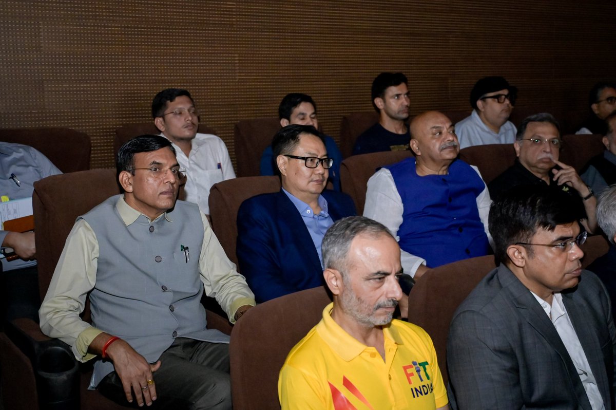 KirenRijiju's tweet image. Attended the special screening of the documentary “19024 FT: One Breath at a Time” at NFDC Mahadev Auditorium, New Delhi, along with Hon’ble Union Minister Dr. @mansukhmandviya ji & President, Kho-Kho Federation of India, Shri @SudhanshuBJP ji & other esteemed dignitaries.
A…