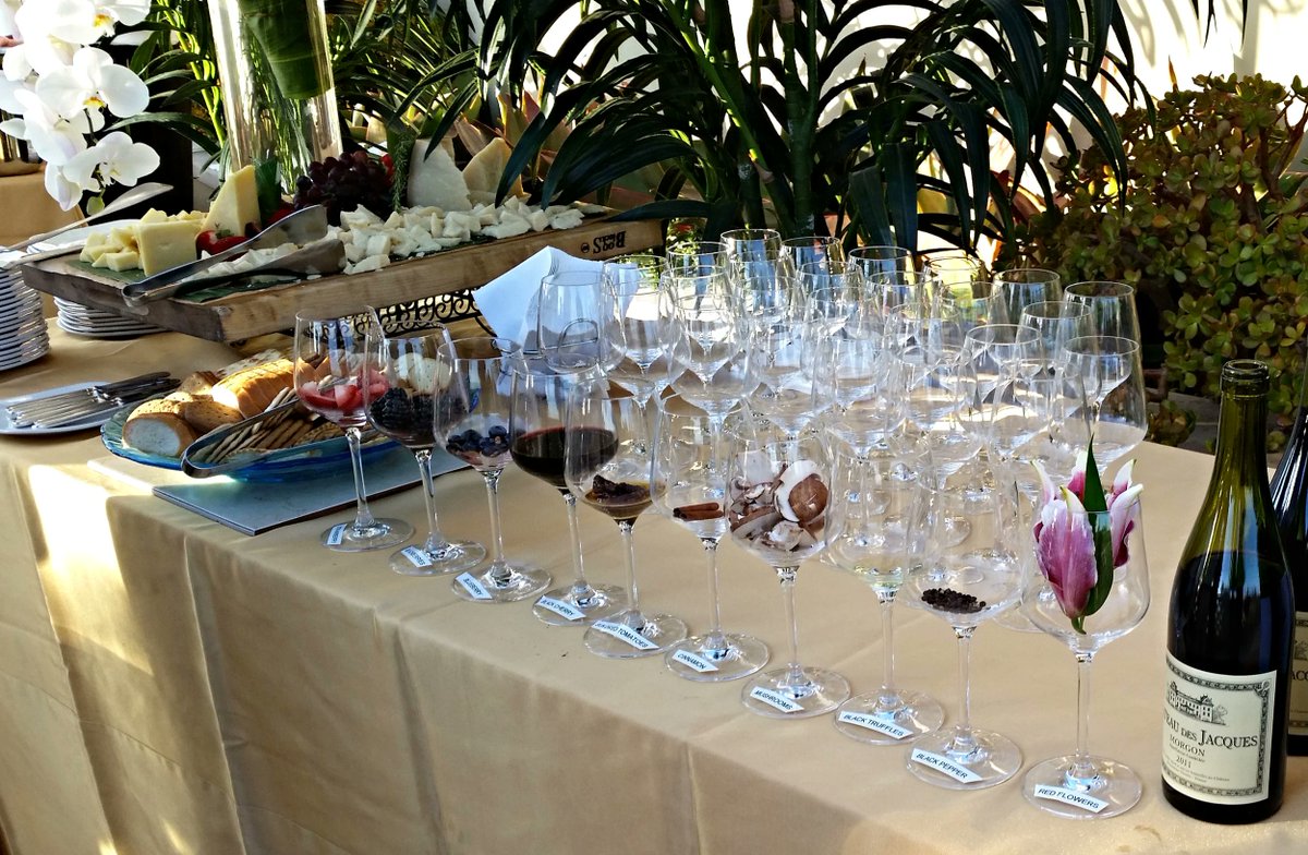 TheDeckSF's tweet photo. Have a local winery come taste and educate your holiday party

#TheDeckSF #rooftopparty #privateeventspace #TheDeck #SanFrancisco #financialdistrict #privateparty https://t.co/Ru0wY72MeX