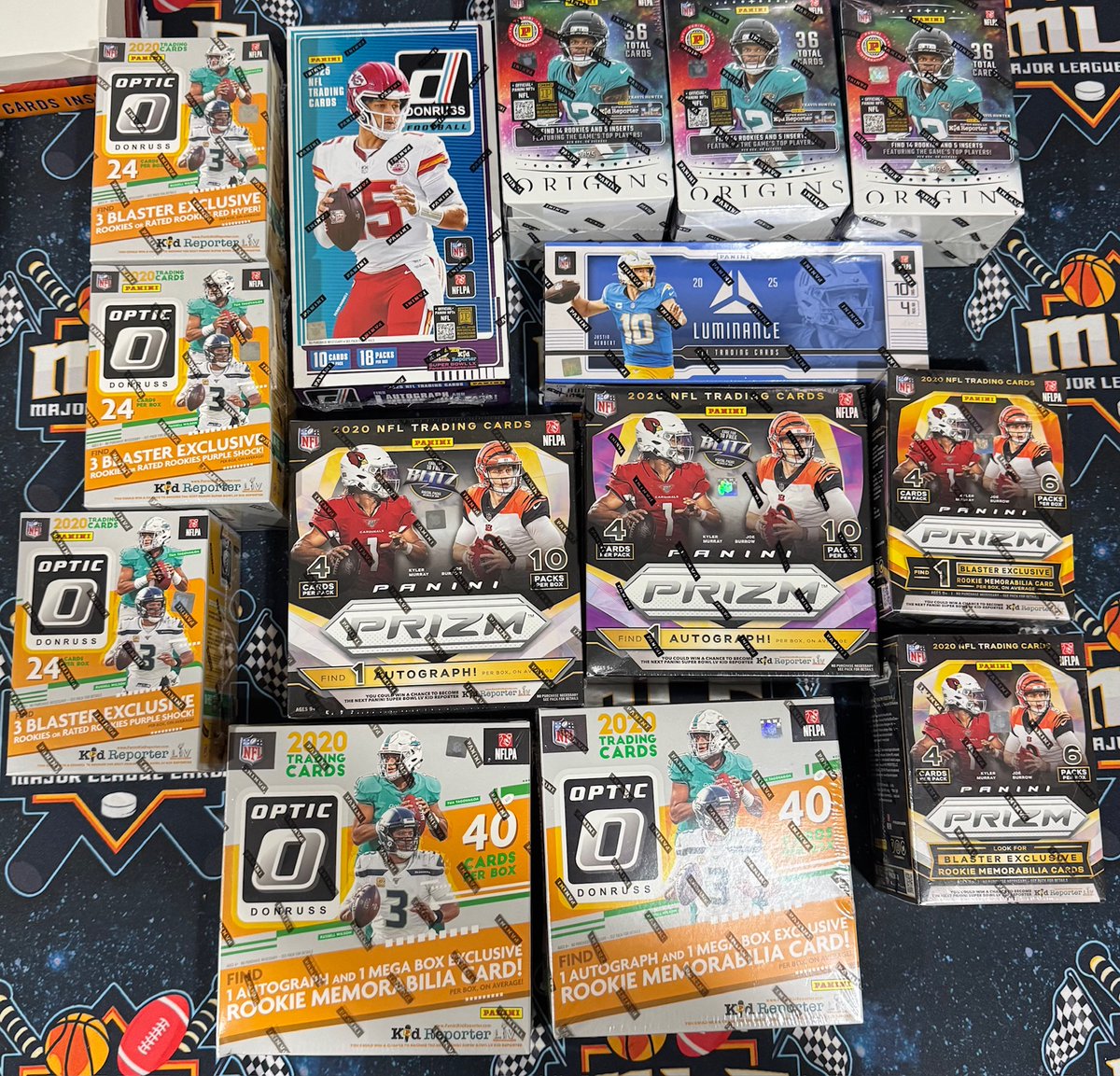 CardzMajor's tweet photo. Going out of business sale on loose boxes!!! Deals on multiples, take everything pictured for $8500. 

Priced on lists from top to bottom, left to right (sure most can match them up to pics anyways).
#sportscards #collect #thehobby #deals #prizmnfl #groupbreaks #nflcards #footballcards