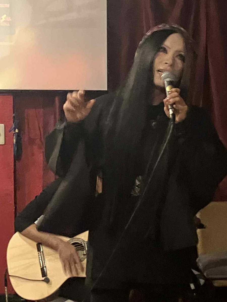 お写真有り難う御座いました😍マンドリンヨネッチさん＆ごっちゃんのドラムのお陰でとても盛り上がリました‼️お集まり下さいました皆様、本当に有り難う御座いました🙇🌹🌹🌹