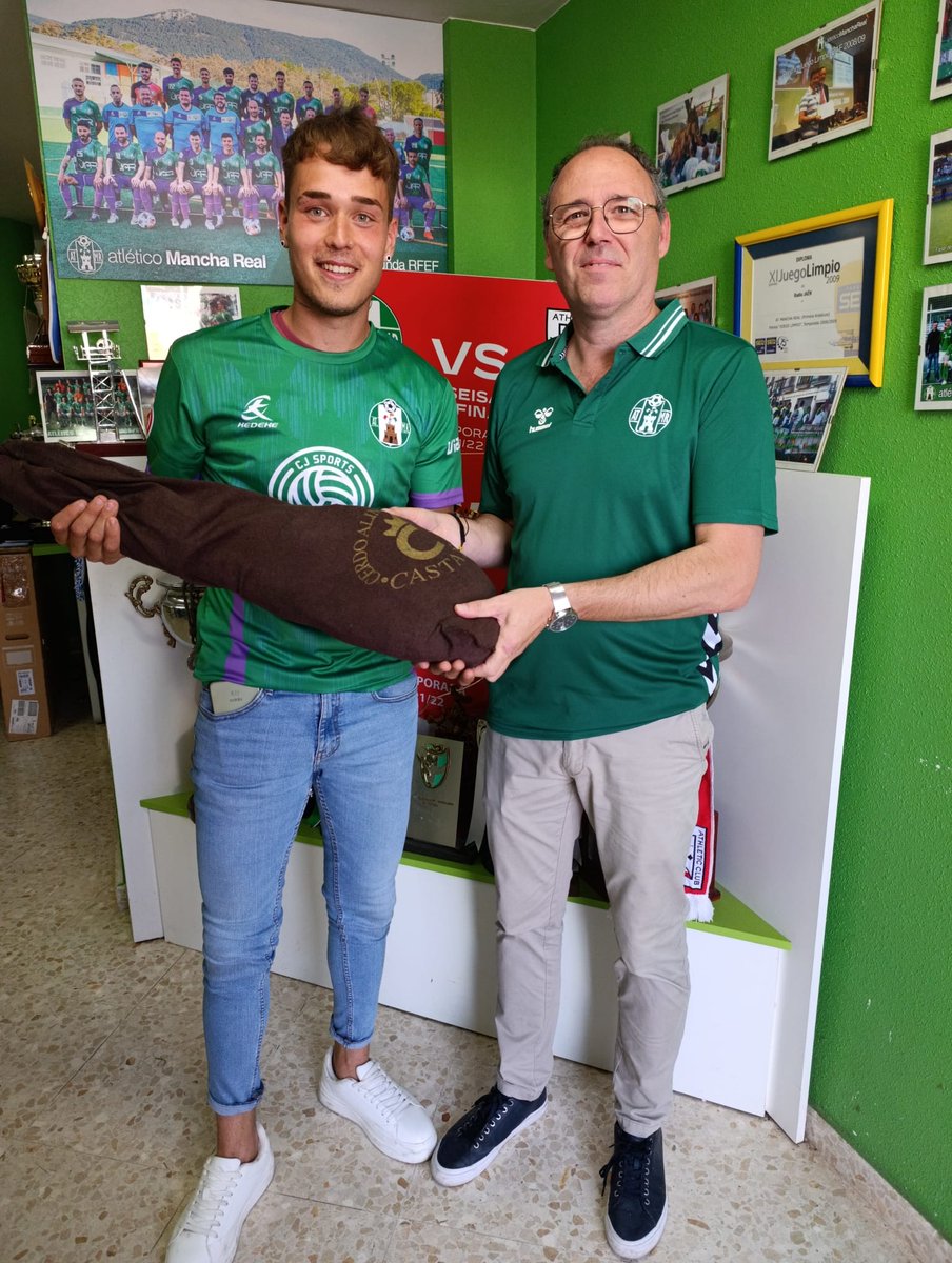 Atlético Mancha Real (@atmanchareal) on Twitter photo 📷 Aquí tenemos al agraciado en el sorteo del jamón realizado en el descanso del At #ManchaReal 🆚 <a href="/cf_churriana/">𝗖𝗵𝘂𝗿𝗿𝗶𝗮𝗻𝗮 𝗱𝗲 𝗹𝗮 𝗩𝗲𝗴𝗮 𝗖𝗙</a>
A disfrutarlo 💚. 📷 Aquí tenemos al agraciado en el sorteo del jamón realizado en el descanso del At #ManchaReal 🆚 <a href="/cf_churriana/">𝗖𝗵𝘂𝗿𝗿𝗶𝗮𝗻𝗮 𝗱𝗲 𝗹𝗮 𝗩𝗲𝗴𝗮 𝗖𝗙</a>
A disfrutarlo 💚.