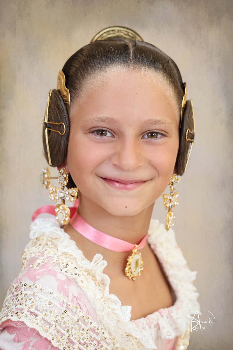 PSOEValencia's tweet image. Marta Mercader, de la Falla Alberique-Héroe Romeu, Fallera Major Infantil de València 2026👏🏼👏🏼
⠀⠀⠀⠀⠀⠀⠀⠀⠀
Comença una aventura que, sens dubte, serà meravellosa. 

Enhorabona, !

#Falles26
#LaTelefonada26
#FFMMV2026