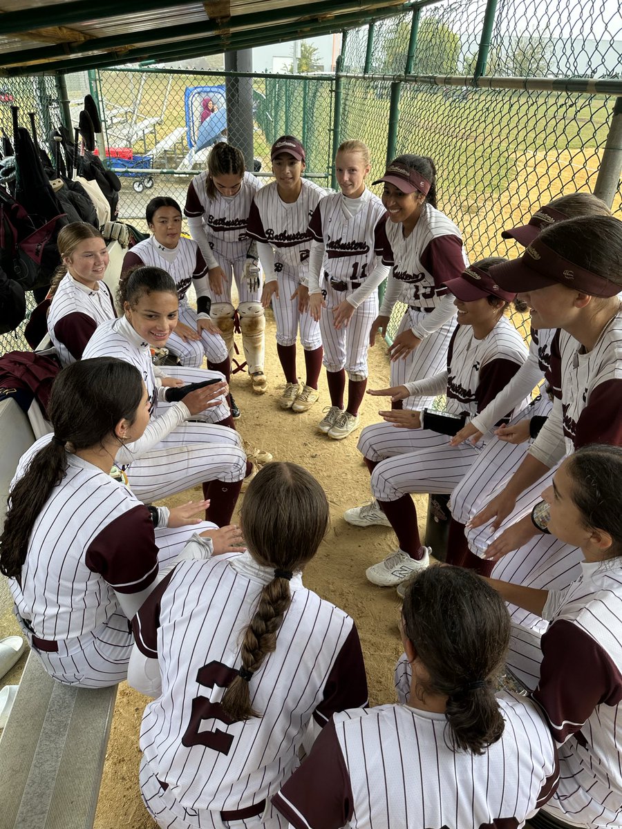 When you have that long day feeling of delays and waiting to play at the fields-it’s nice to 👀 this when you look into the dugout. Turning 🍋’s into lemonade. 

These ladies are coming together and I can’t wait to see what they accomplish when it all starts clicking!
