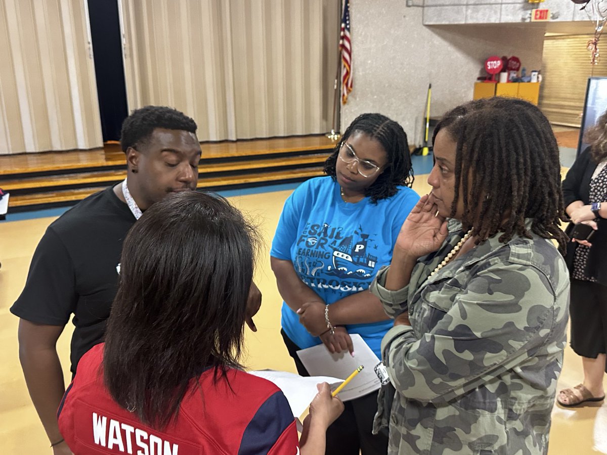 AliefLearns's tweet image. Think-Pair-Square-Share in action @PetroskyPirates Teachers experience the strategy so they can implement in the classroom and increase student discourse! #StudentDiscourse #SIOP