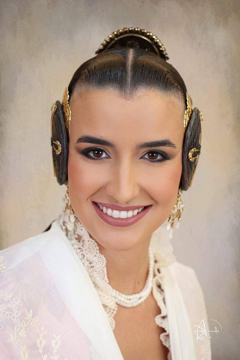 PSOEValencia's tweet image. Enhorabona, Carmen Prades de la Falla Convento Jerusalén-Matemático Marzal, Fallera Major de València 2025 

Desitgem que gaudisques, com a màxima representant de la nostra festa, d'aquest any màgic

#Falles26
#LaTelefonada26
#FFMMV2026