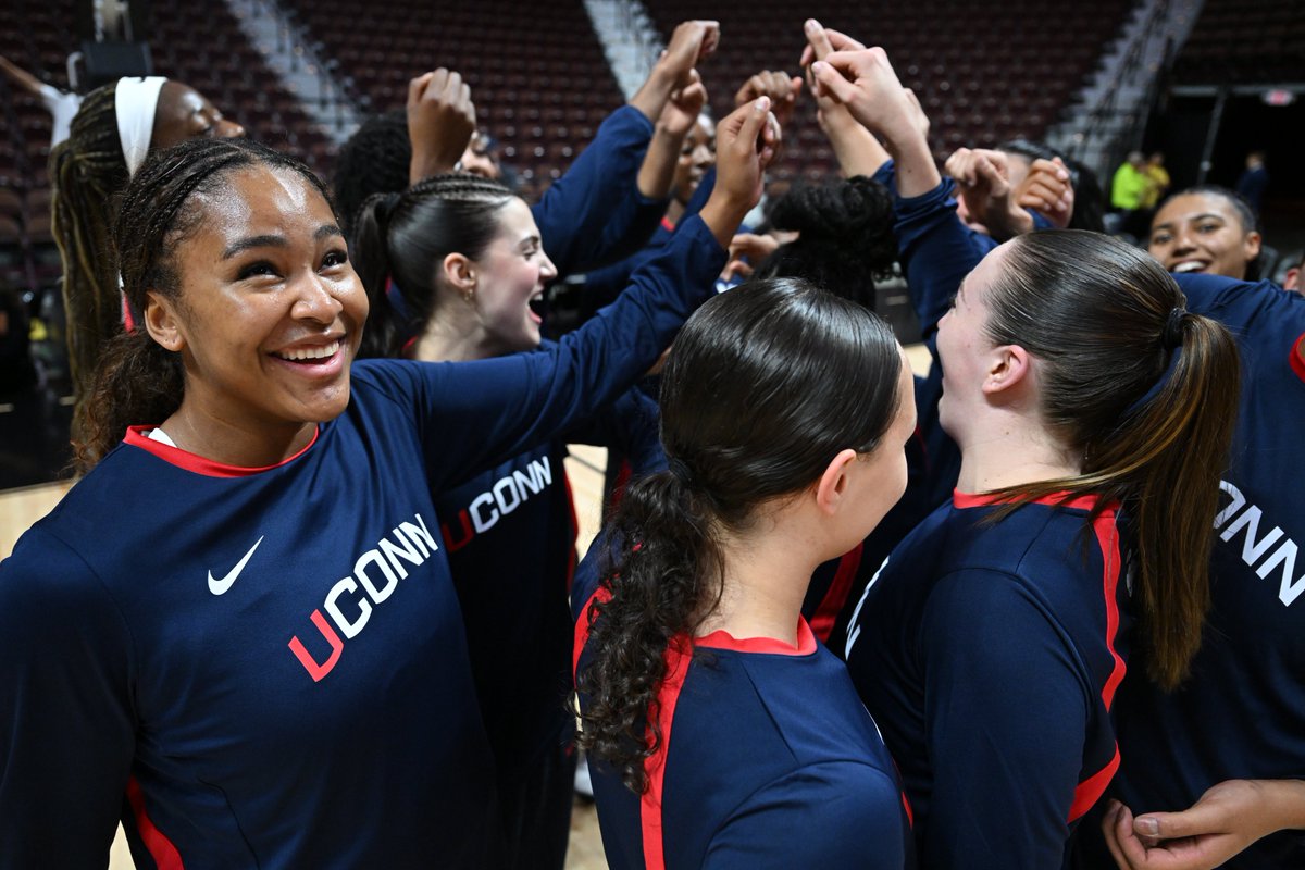 UConnWBB's tweet image. Starters vs. BC
2 KK Arnold
12 Ashlynn Shade
21 Sarah Strong
22 Serah Williams
35 Azzi Fudd