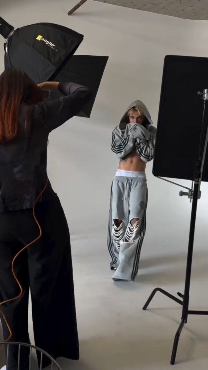 ImJustAStray's tweet image. okay so what's this photoshoot and when do we get it