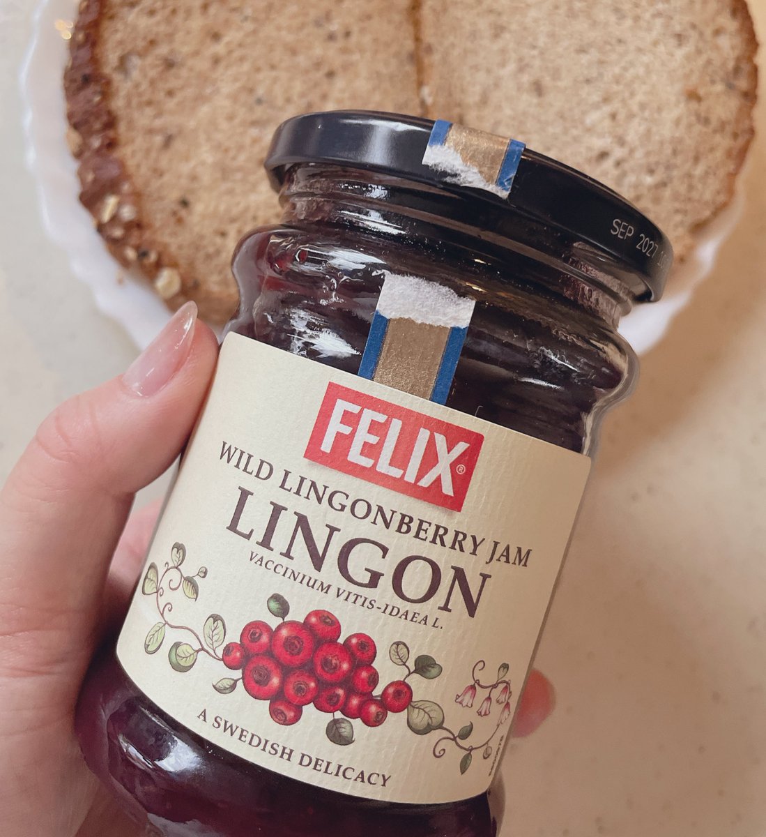 このあいだ久しぶりにIKEA行ったら
リンゴンジャム復活してて幸🫶♡

パンよりお肉と合わせるとよろし