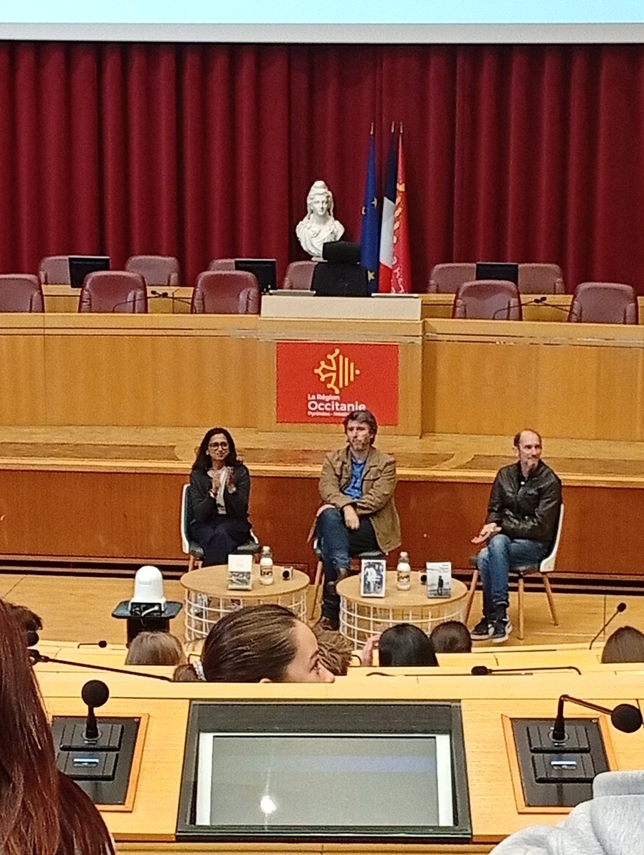 Rencontres régionales à l'Hôtel de Région - salle de l'hémicycle - 5 auteurs du Prix Goncourt en séance de dédicaces et d'interviews. Une journée mémorable pour nos élèves de 1ere Agora.
<a href="/actoulouse/">Académie de Toulouse</a> 
<a href="/PrixGoncourt/">Prix Goncourt</a>