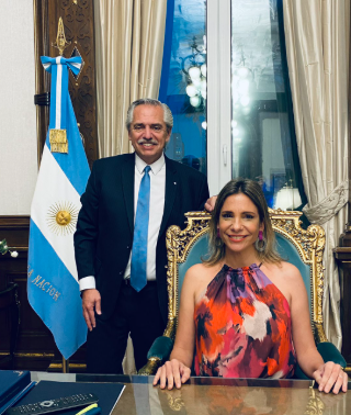 RoCrisne1's tweet photo. @Angelalerena Con Fabiola no era tan URGENTE no? https://t.co/9ckCKtVZvz