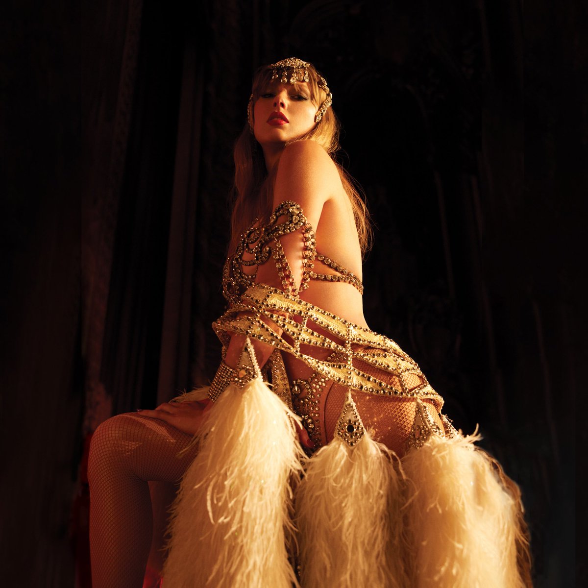 PopBase's tweet photo. ‘The Life of a Showgirl’ by Taylor Swift becomes the first album to debut with 4 million units in Billboard 200 history. https://t.co/4XW2OFDho7