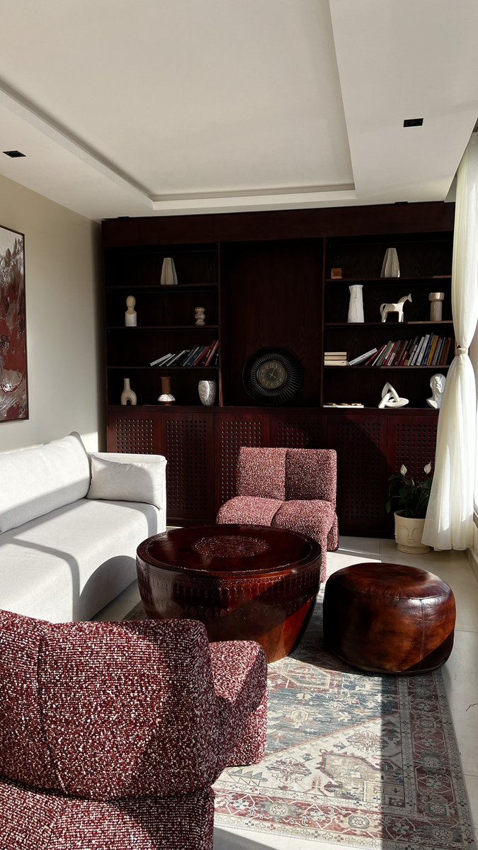 rawan_algorab's tweet image. (الجمال هو ذلك الإبداع الخامل في الأشياء المعتاده أمامنا ولن يتنازل ويظهر روحه إلا لمن يتوافق رونقه معاه )

-استطيقا الجمال 
روان الغراب