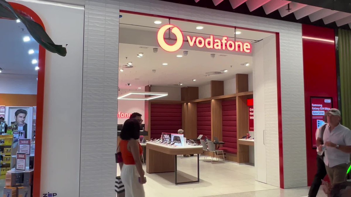 Britain's major mobile service provider, #Vodafone, has been hit by a major internet outage on Monday afternoon, leaving around 130,000 customers without broadband or mobile data.

According to web outage tracker Downdetector, the disruption began around 3 pm and is still