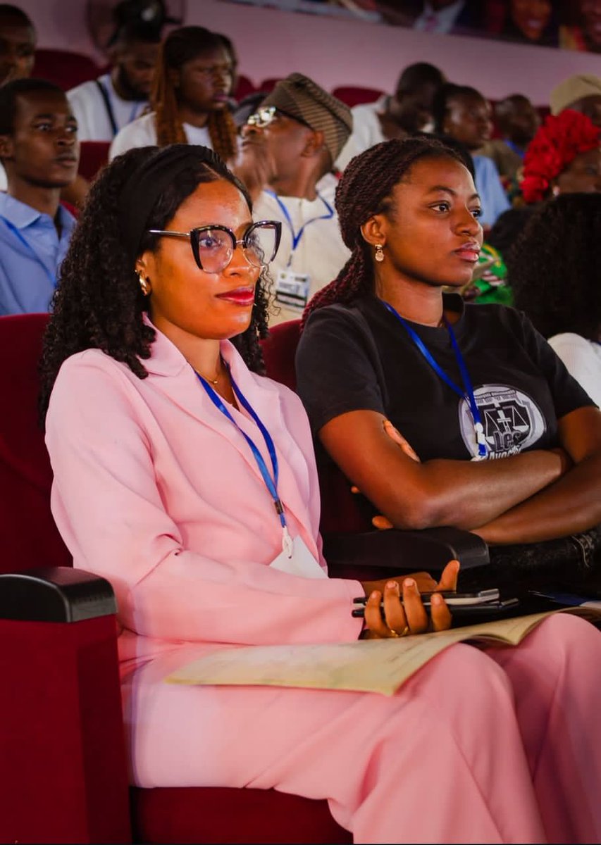 lesavocats_'s tweet photo. In an audience with His Royal Majesty, the Soun of Ogbomoso, our executives @Belemagreen @BettyOsamudiame shared the vision to empower the youth and build thriving economic systems that position Ogbomoso for lasting growth and global relevance. https://t.co/w2mGo3NEKm