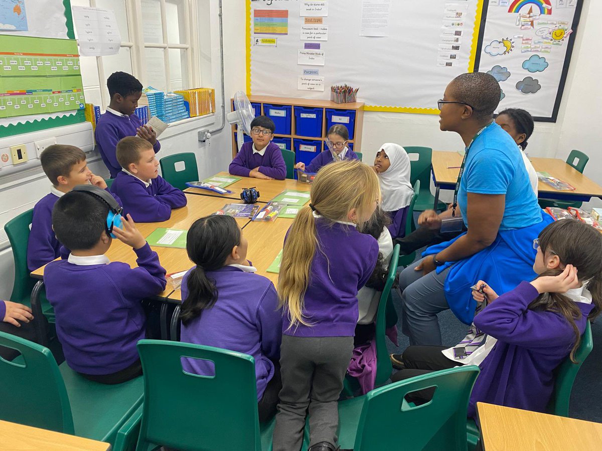 PathwaysEACT's tweet image. Y5 had a visit from Modeshift Stars at Pathways. The children debated how to actively travel to school and how this could affect air pollution in Longley. #teampathways