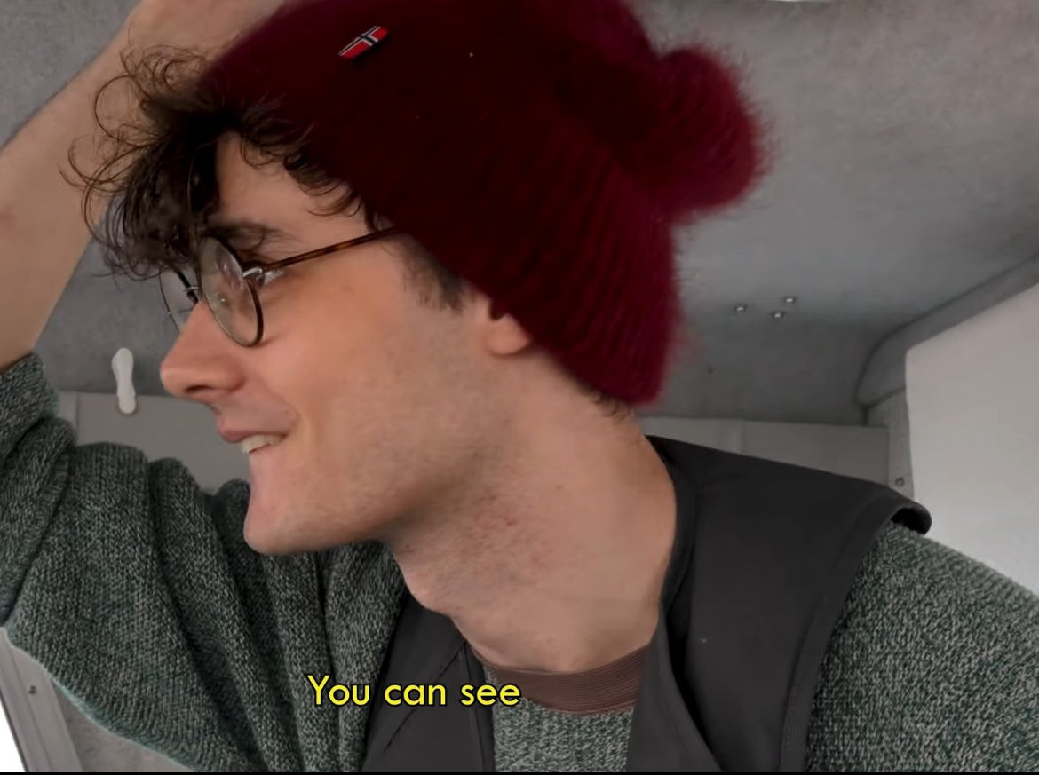 boi what u biting ur lips for , that pac man thing doesn’t turn you on …. right?????? right???? the rusty orange pac man doesn’t get you going.:.. right???? wilbur pls tell me ur not turned on from an orange rust pac ma